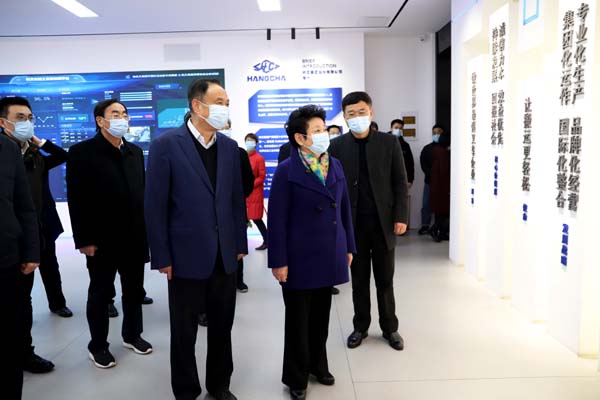 浙江省政協(xié)主席、黨組書記黃莉新一行調(diào)研杭叉集團(tuán)